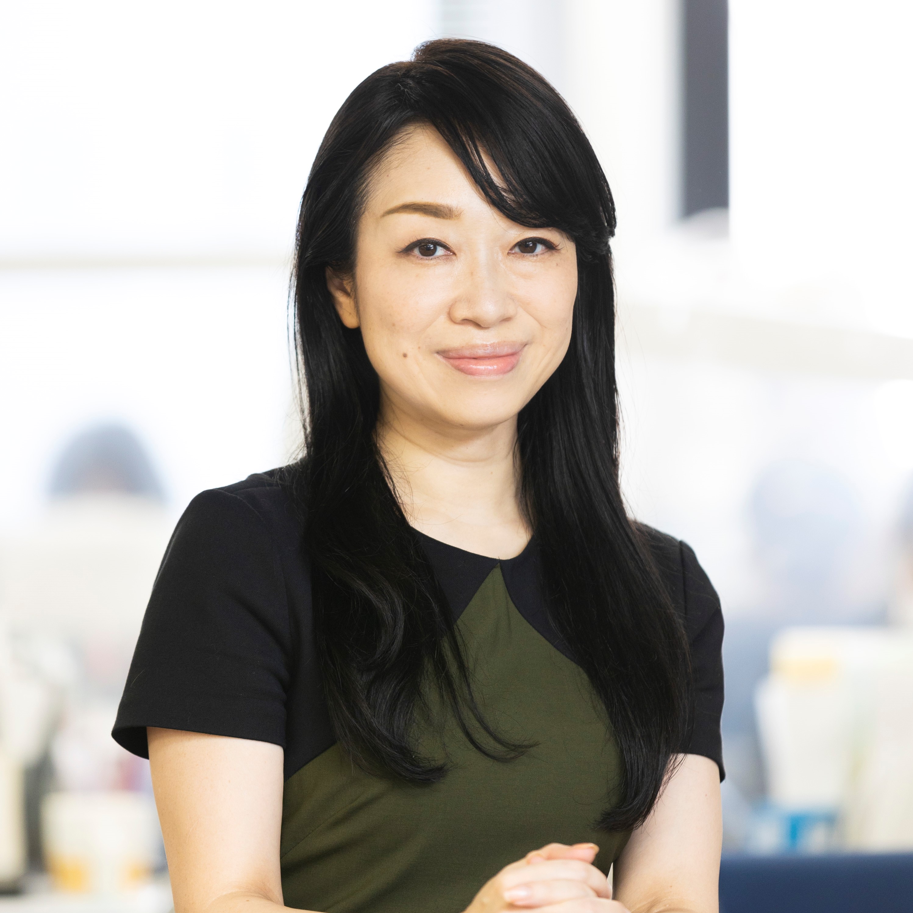 <strong>代表取締役社長兼CEO</strong><br><strong>伊藤 綾</strong>